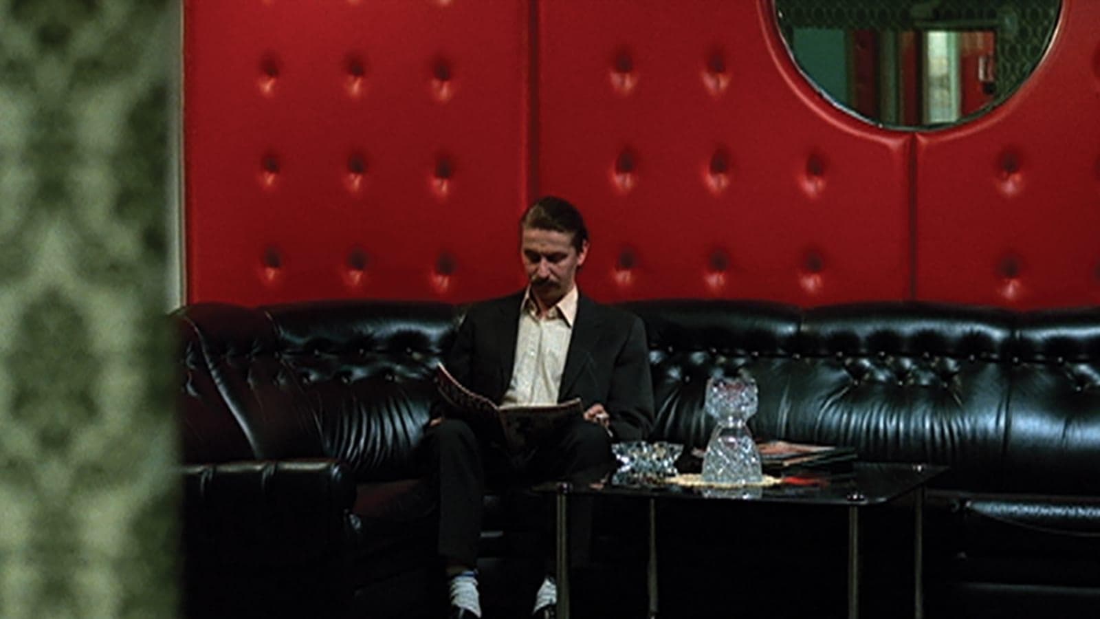 Varjoja paratiisissa